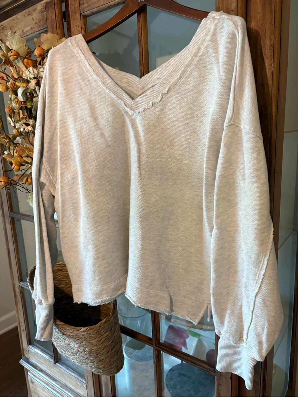 American Eagle Outfitters Light Gray V-Neck Pullover Sweatshirt
